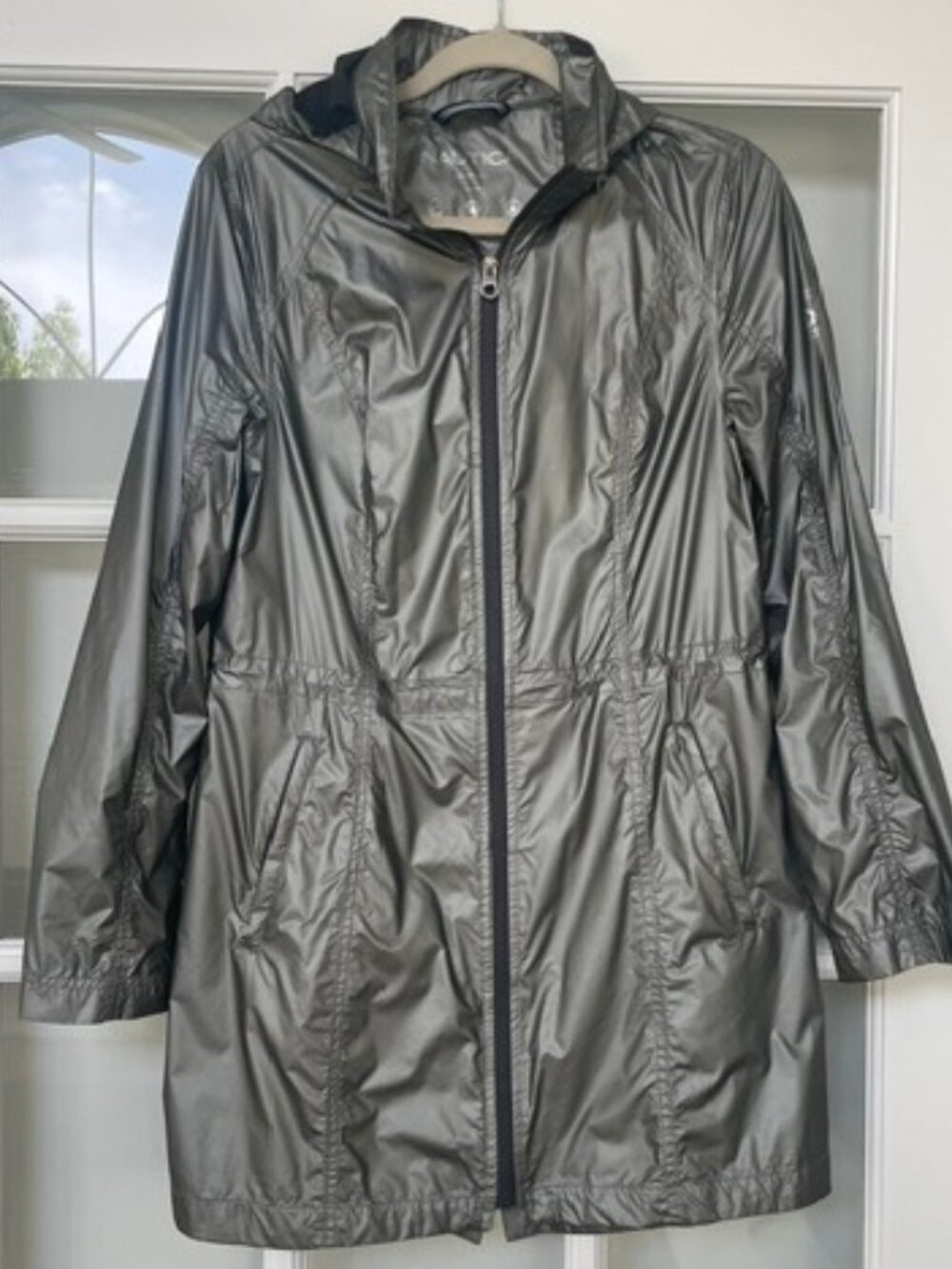 SLEEK NAUTICA Hooded Metallic Silver Gray Zip Up Jacket Rain Coat MED Preowned